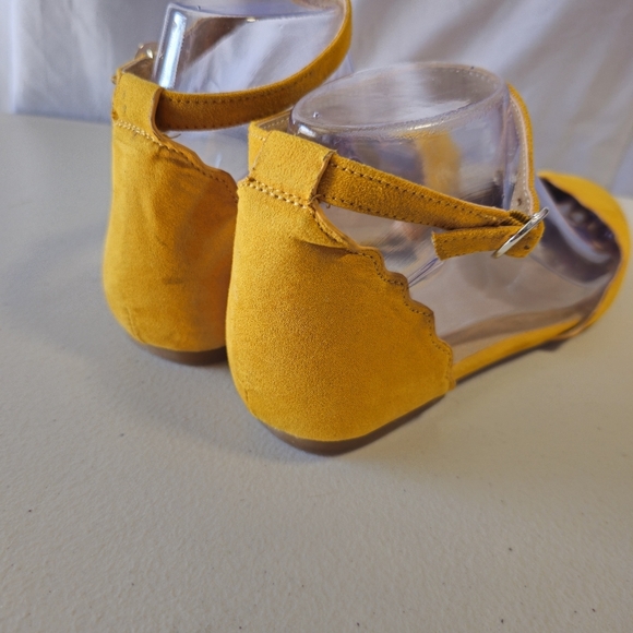 Torrid Mustard Yellow Ankle Strap Women's Flats Size 7 Wide - Picture 3 of 8